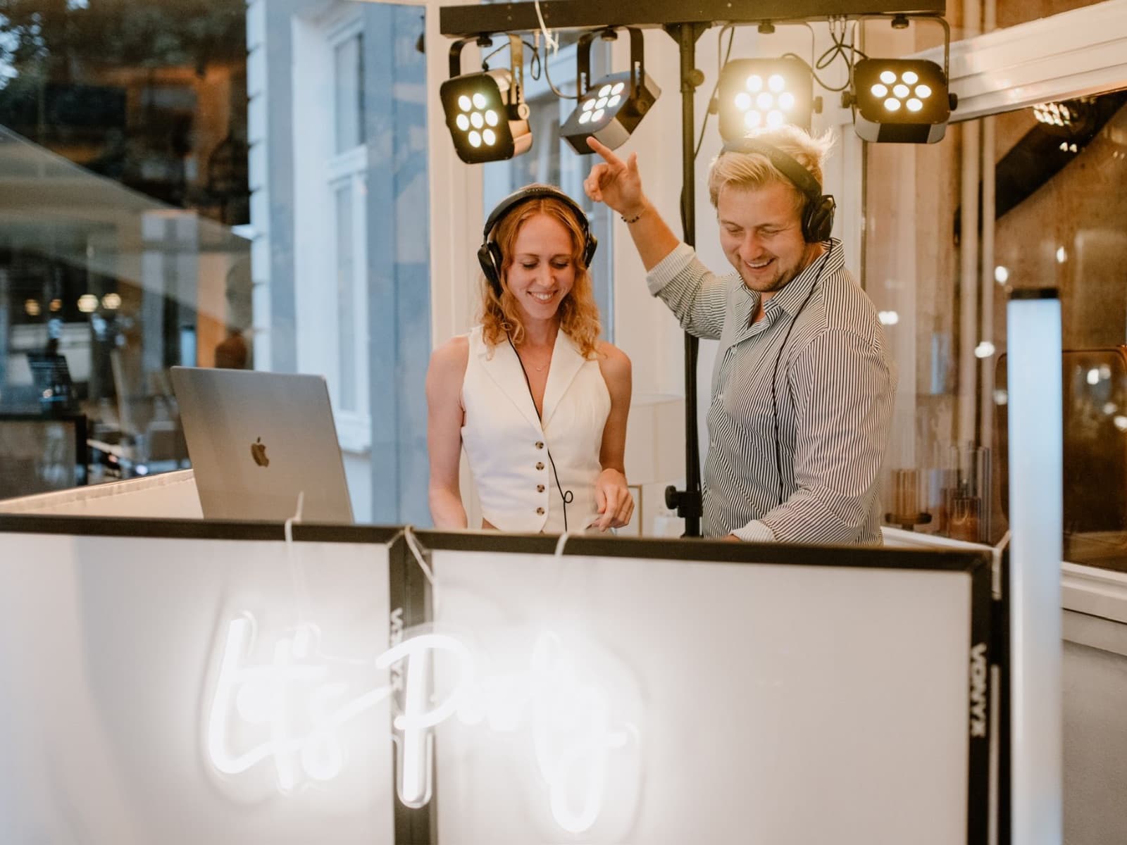 DJ Dennis & Mira – party · DJ duo